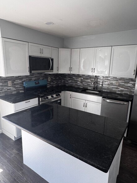 Kitchen - 261 S Allen St