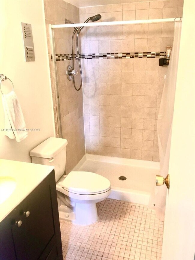 Building Photo - 2500 NE 135th Ter