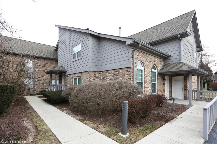 Building Photo - 15 FOXCROFT Rd