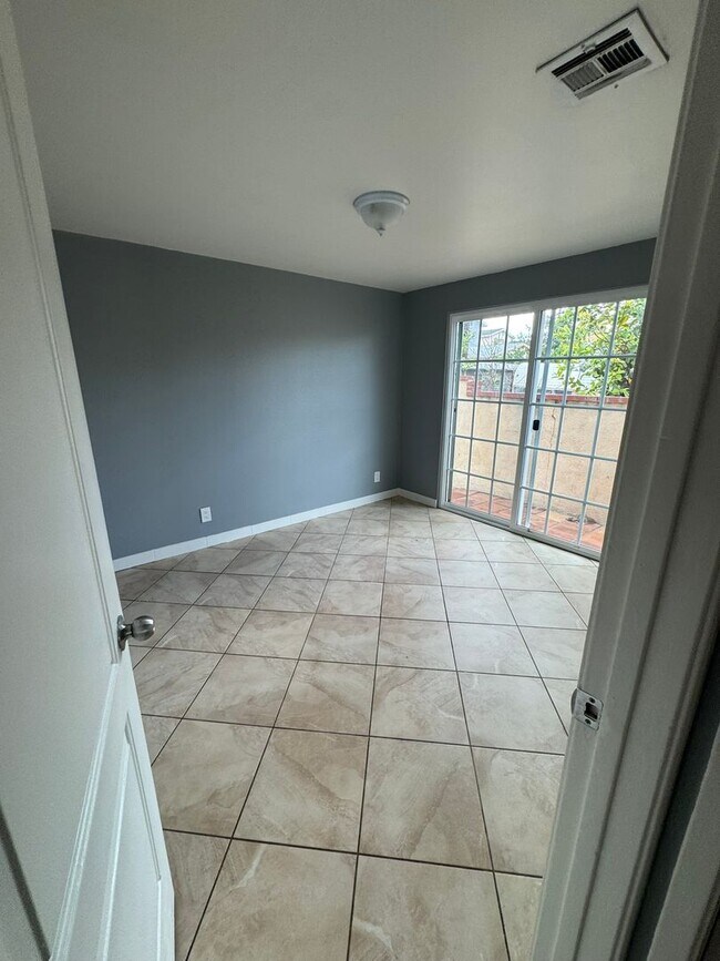 Building Photo - BEAUTIFUL TWO BEDROOM/ONE BATH HOME!