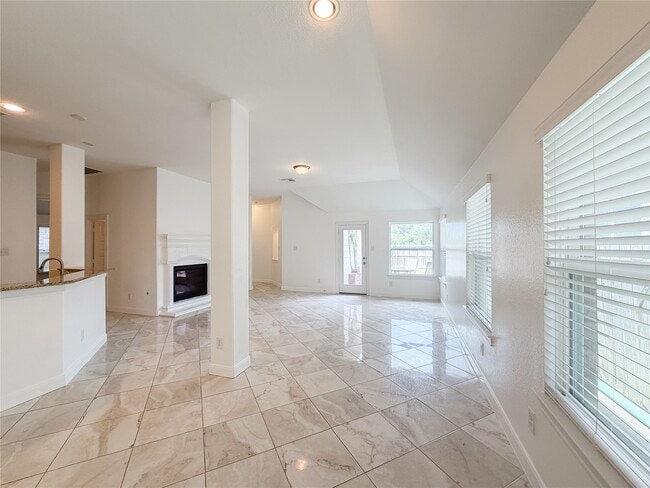 Building Photo - 18126 Golden Falls Ln