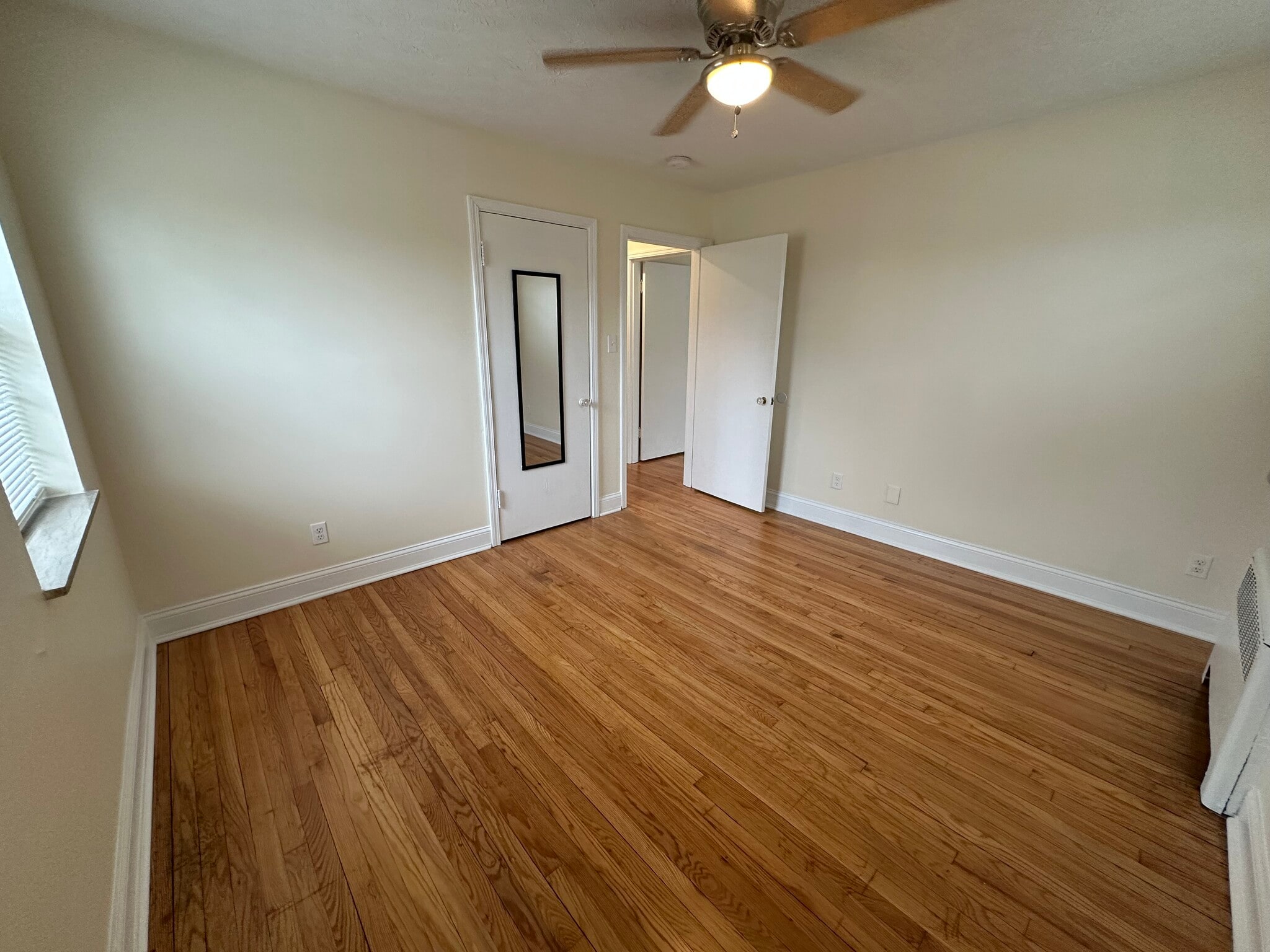 Bedroom 2 - 5937 Oakwood Ave