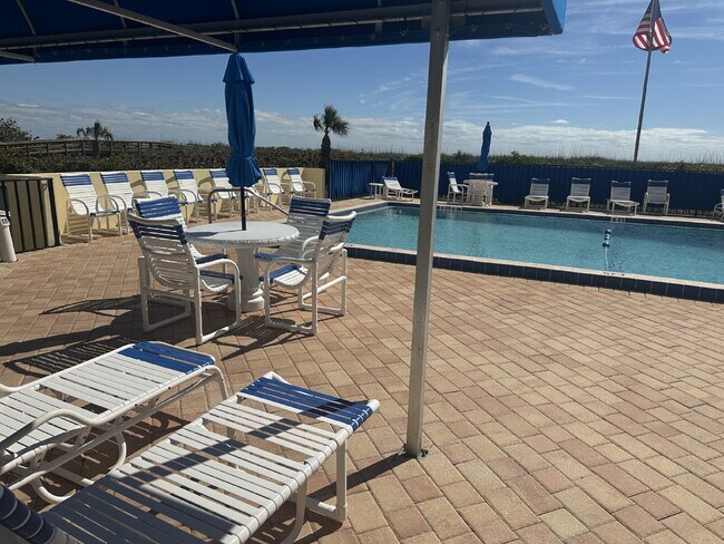 Building Photo - Villa Vista Condo  Available May 1st