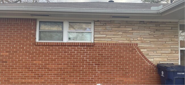 Building Photo - 2104 SW 68th St