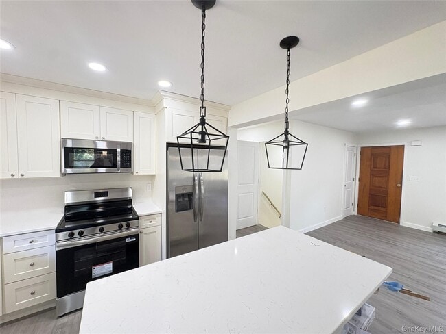 Building Photo - 27 Floral Dr