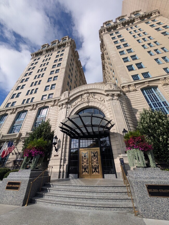 Primary Photo - 2300 N Lincoln Park W