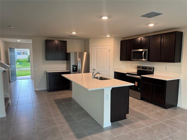 Building Photo - 4251 SW 53rd Ln Rd
