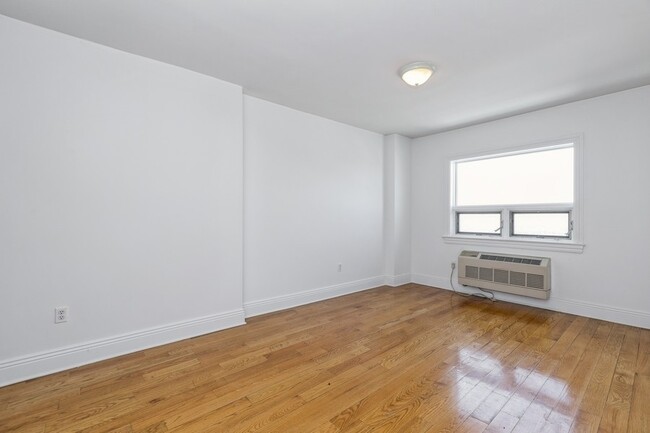 Building Photo - 809-815 22nd St