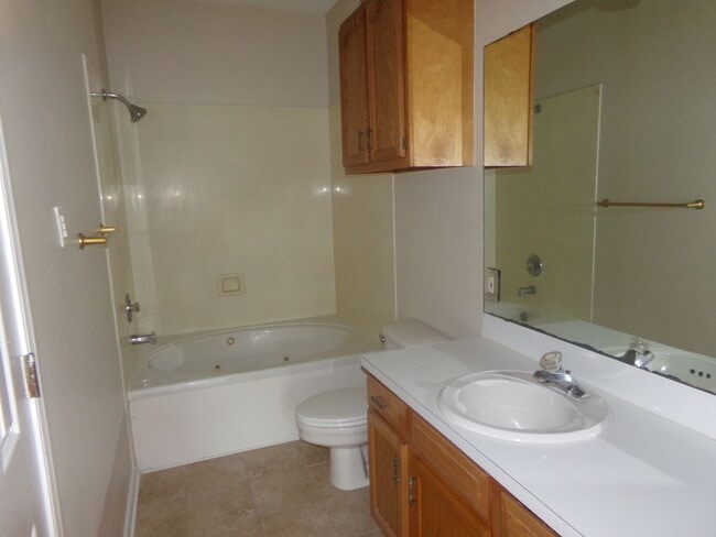 Building Photo - 901 Cook St