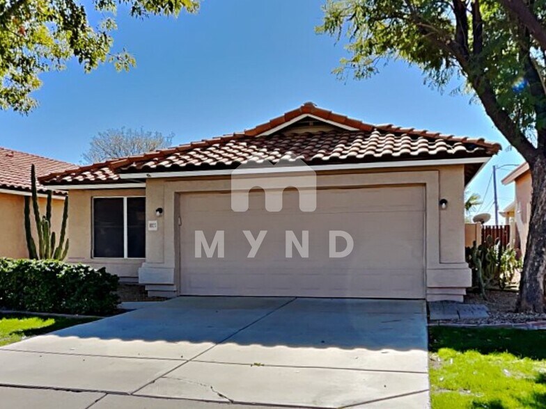 Primary Photo - 8027 W Laurel Ln