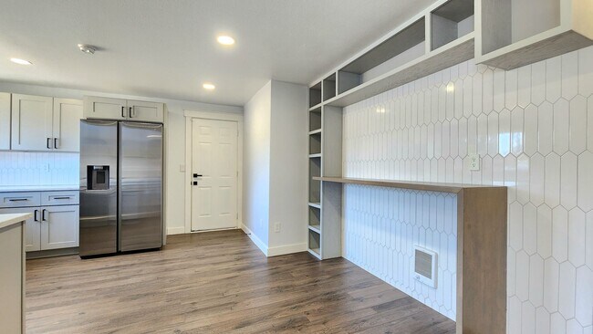 Building Photo - 3 Bedroom Home in North Marysville - $500 ...