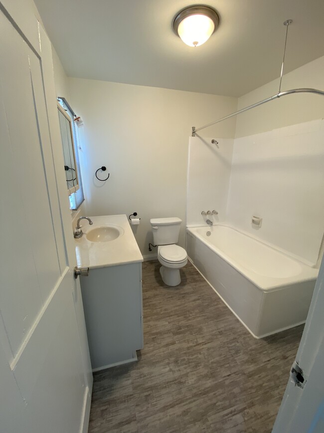 Refurbished Bathroom - 1115 Poinsettia Dr