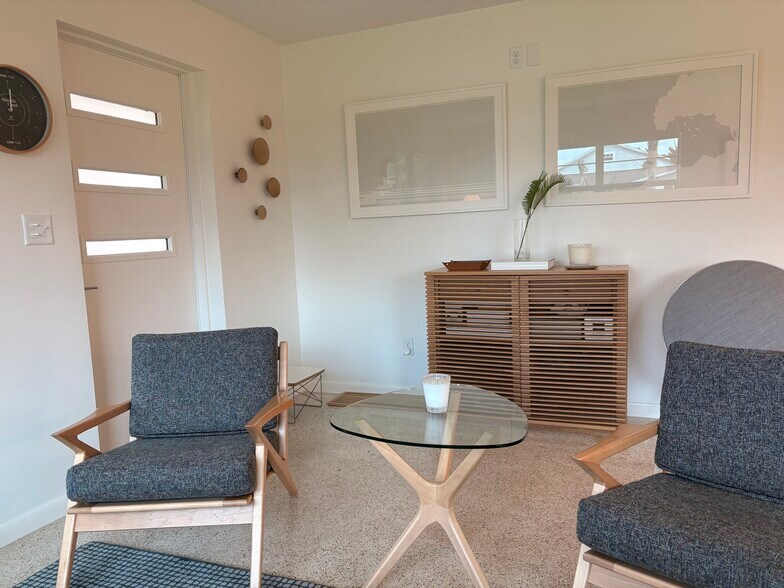 Building Photo - 301 3rd Ave