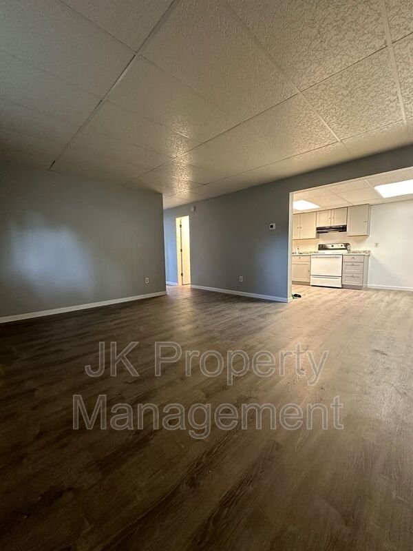 Building Photo - 1122 1st Ave SW