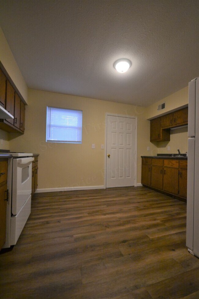 Building Photo - Pike Apartments