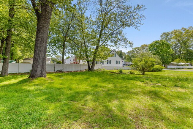 Building Photo - 305 Slater Rd