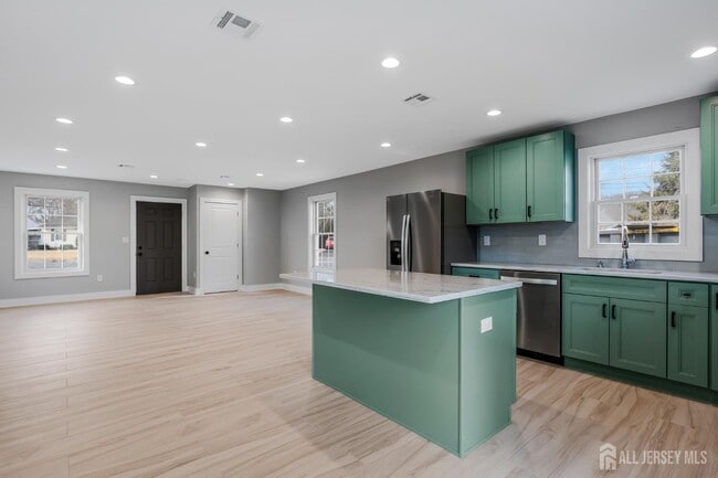 Building Photo - 20 Louis Ave