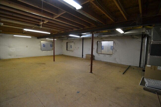 Building Photo - Ranch with Unfinished Basement in D20 with...