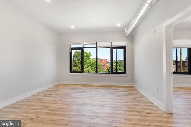 Building Photo - 2440 Kensington Ave