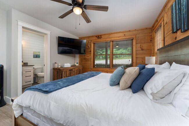 Building Photo - 49 Valley Dr