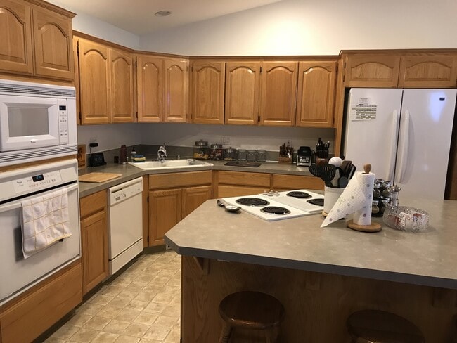 Building Photo - 8419/8421 NE 56th Street