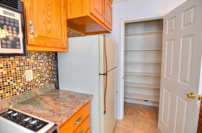 Building Photo - Centrally Located 2 Bedroom In Hillsborough With Great Updates!