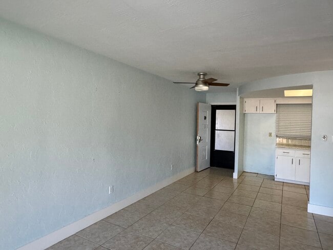 Building Photo - 1412 SE Paradise Ave