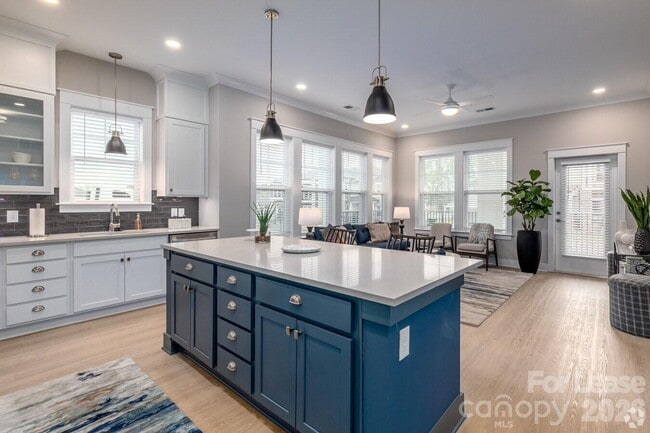 Building Photo - 1241 Columbia Cir