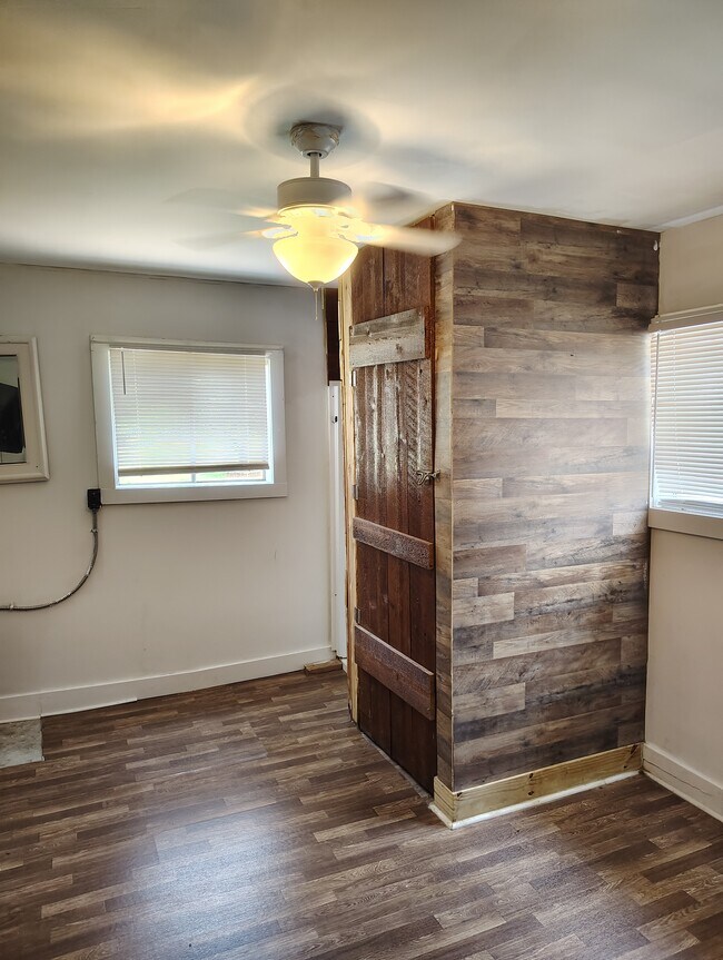 Building Photo - 398 Cook Rd