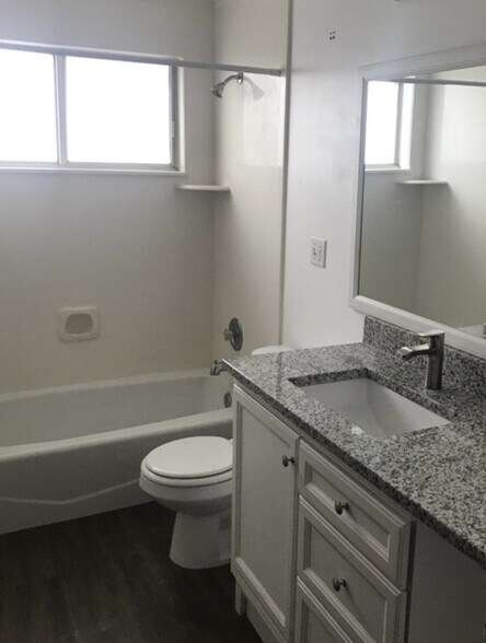 Building Photo - 109 N 400 E