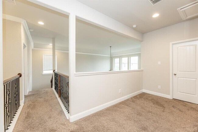 Building Photo - 207 Denfield Ct