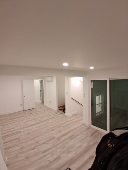 Building Photo - 1658 W Riverside Dr