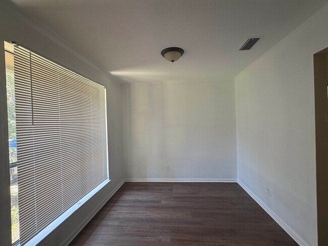 Primary Photo - 1931 Faulk Dr