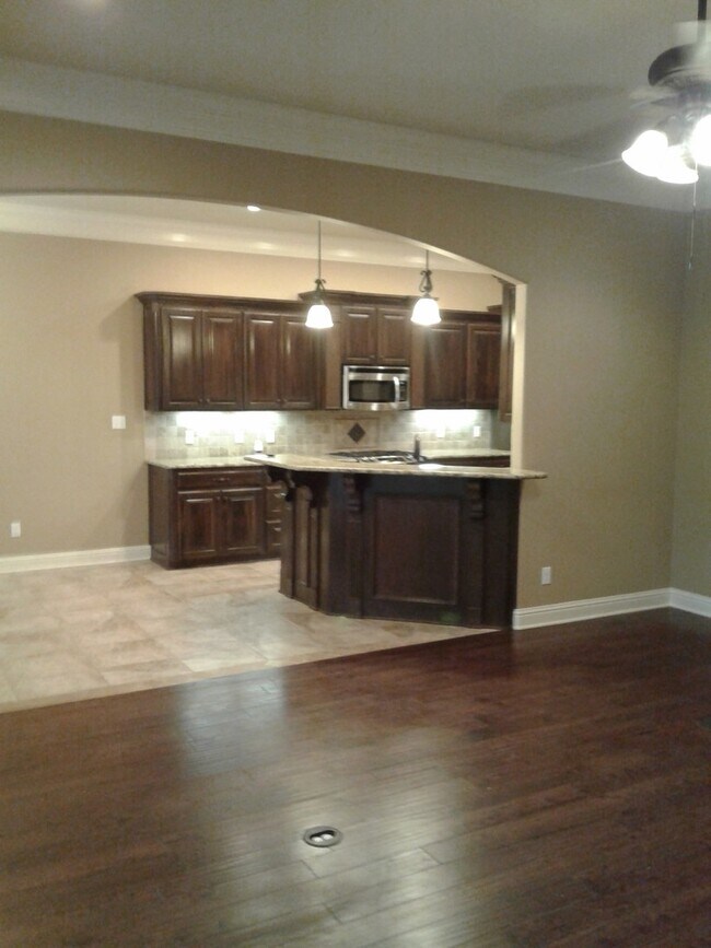 Building Photo - ** BEAUTIFUL 3/2 HOME IN TIBURON **