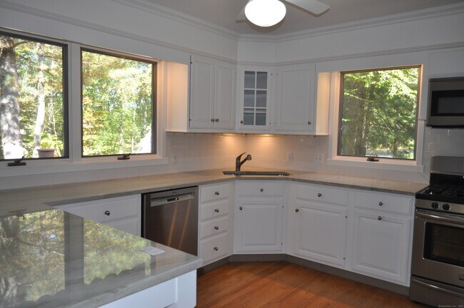 Building Photo - 59 Byron Dr
