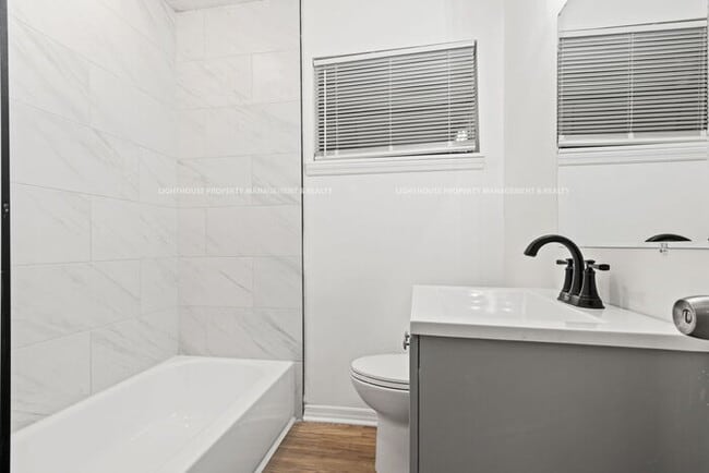 Building Photo - NEWLY RENOVATED 4 bed/1 bath!