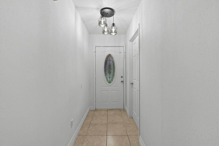 Building Photo - 1422 Delabrook Ct