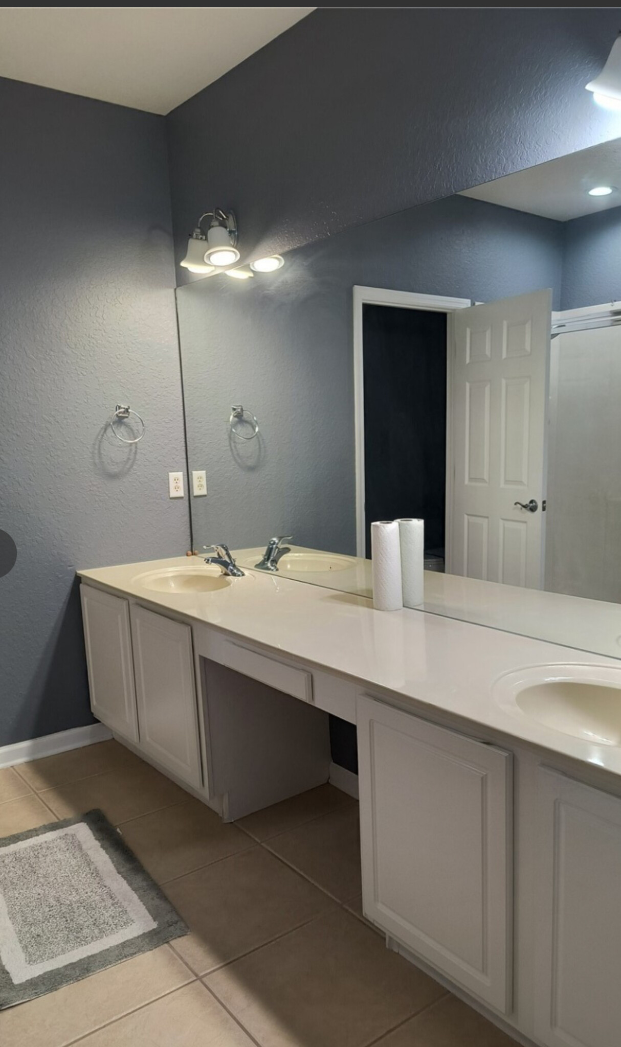 Hers and his vanity - 2763 Metro Sevilla Dr