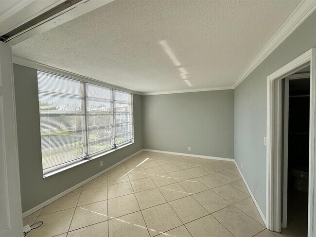 Building Photo - 2650 S Course Dr