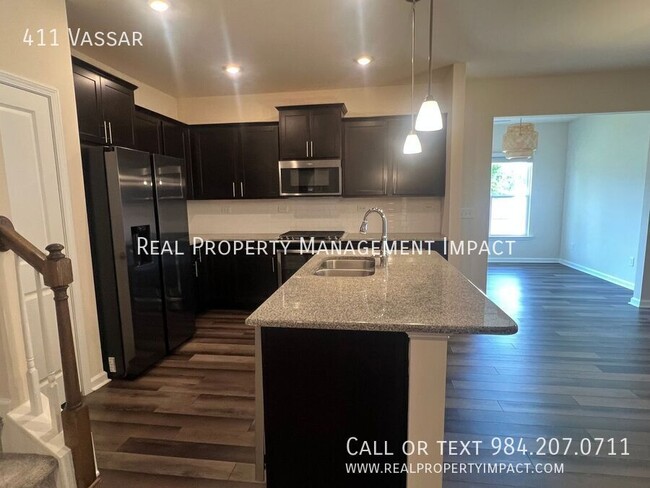 Building Photo - 411 Vassar-