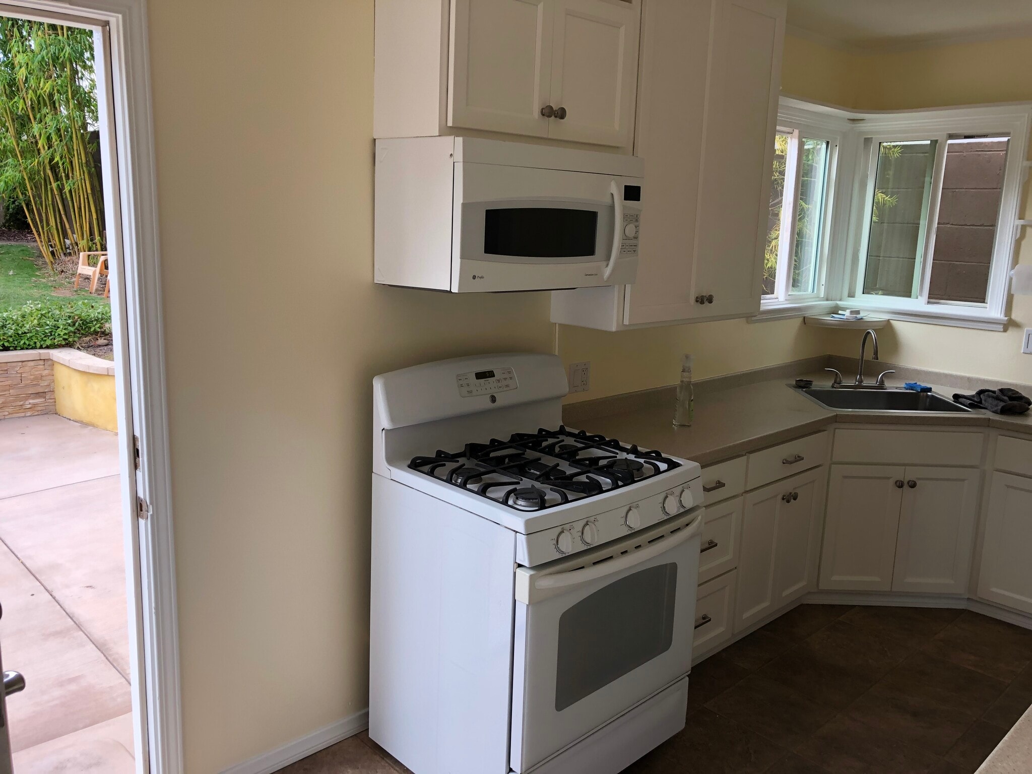 kitchen - 12621 Woodgreen St