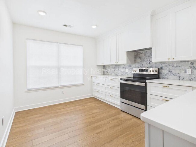 Building Photo - 236 Huntstree Pl