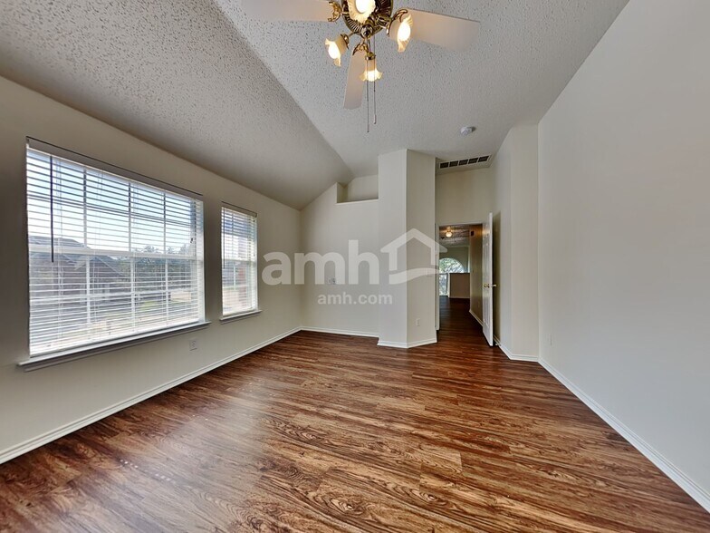 Building Photo - 601 Ridgemont Dr