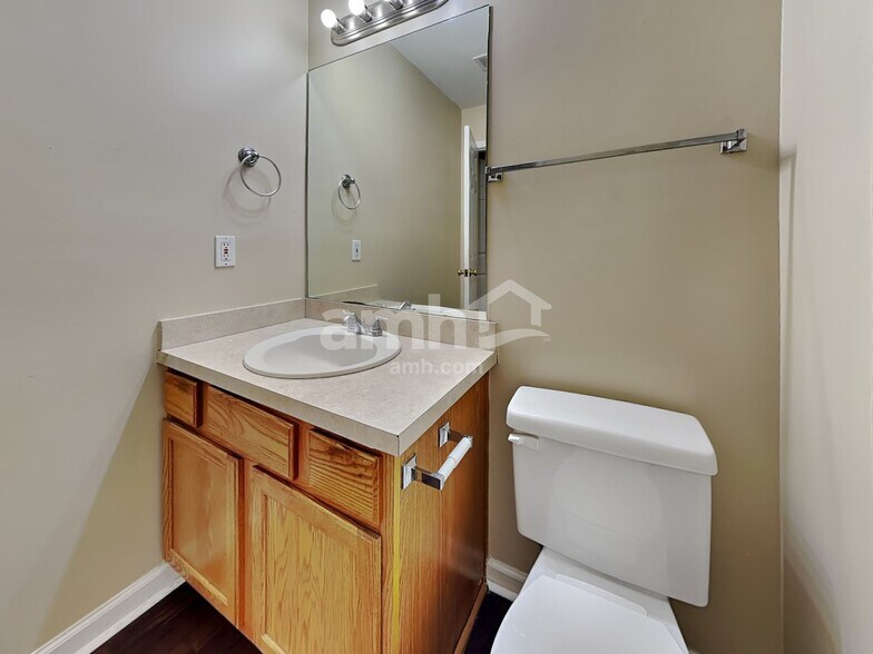 Building Photo - 249 Longleaf Cir