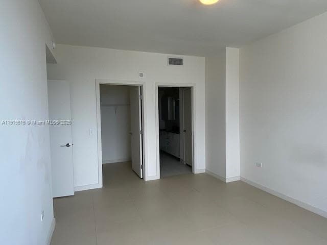 Building Photo - 999 SW 1st Ave