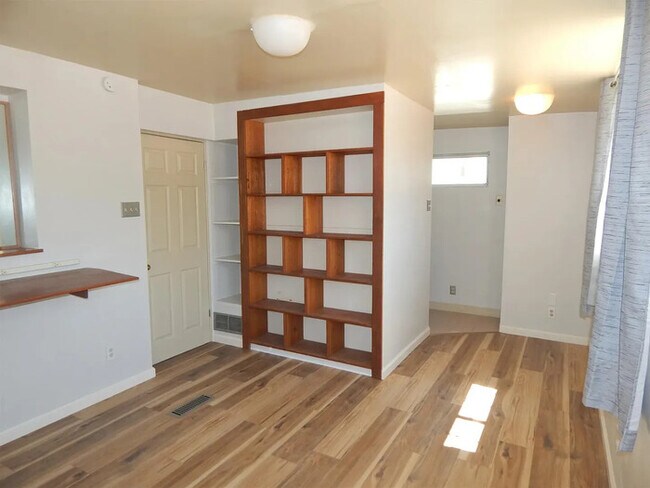 Building Photo - Bright 3-Bedroom Home Near UNR with Internet, Laundry and 3 Parking Spaces