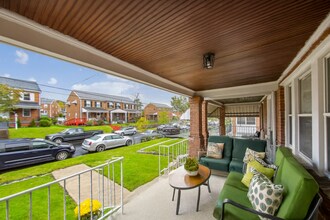 Building Photo - 3 Bedrooms 1.5 Bathrooms Recently Renovated