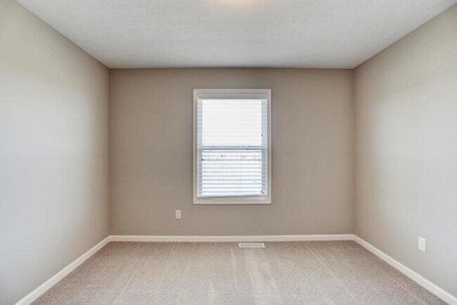 Building Photo - Beautiful 5 bed, 4 bath-Prairie Crossing, Mahomet - AVAILABLE NOW