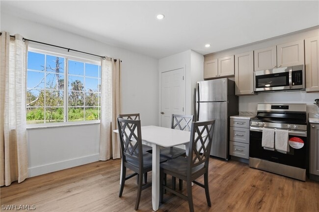 Building Photo - 1046 Periwinkle Way