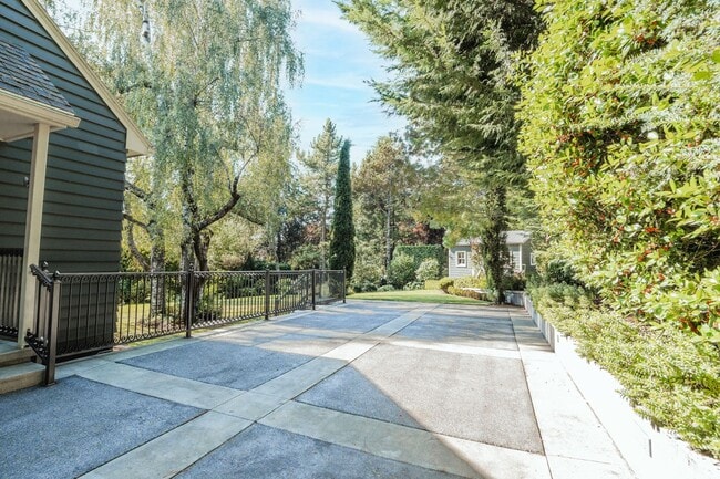 Building Photo - Urban Oasis ~ Gardener's Dream Home!